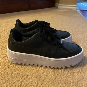 Nike sage lows in wonderful condition!!